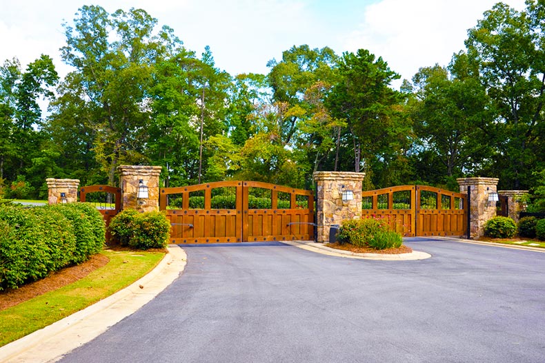 GATED COMMUNITIES & APARTMENT COMPLEXES