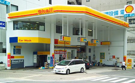 FILLING STATION & FUEL TANKER TRUCK